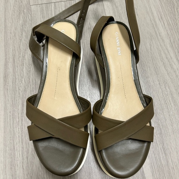 Gianni Bini Dartann Olive Green Platform Sandals with ankle strap. - Picture 3 of 8